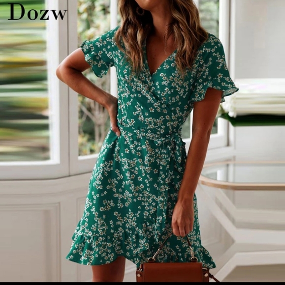 boutique Dresses & Skirts - FLORAL WRAP DRESS